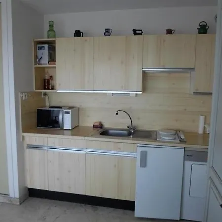 Appartement Rare : Face A La Plage Et A 2 Pas Des Commerces *